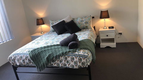 Lakeview Getaway - Holiday Adelaide 1