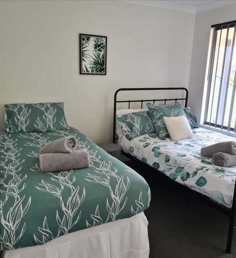 Lakeview Getaway - Holiday Adelaide 3