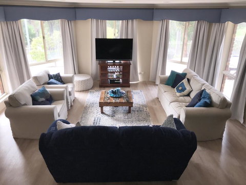 Large Family Home - Holiday Adelaide 0