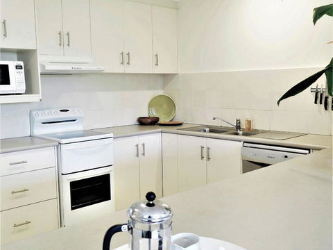 Lawson Beachfront - Holiday Adelaide 3