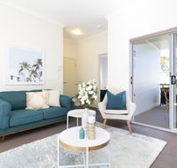 Light bright and spacious unit close to beaches - Holiday Adelaide
