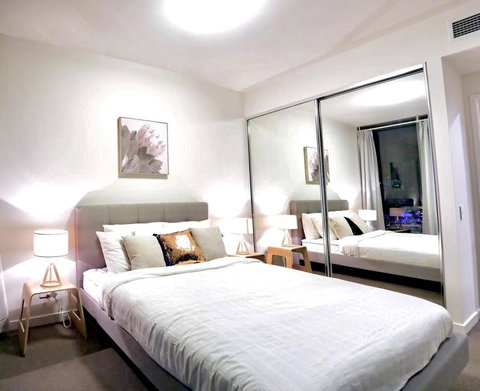 Lucid Apartment South Brisbane - Holiday Adelaide 1