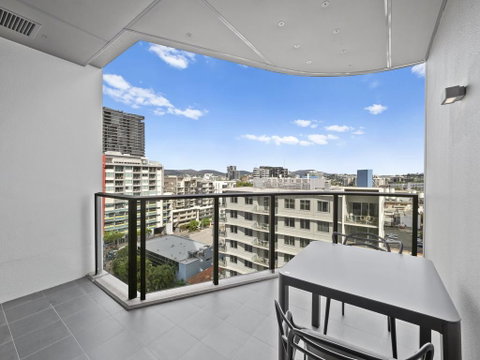 Lucid Living Brisbane - Holiday Adelaide 3
