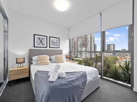 Lucid Living Brisbane - Holiday Adelaide 1