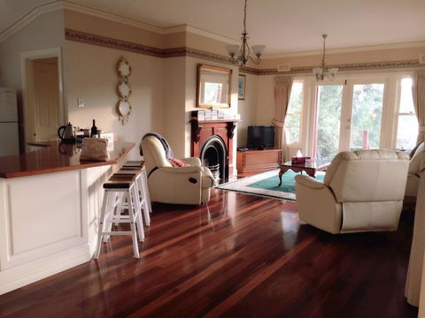 Lucy's Serenity @ Healesville - Holiday Adelaide 2