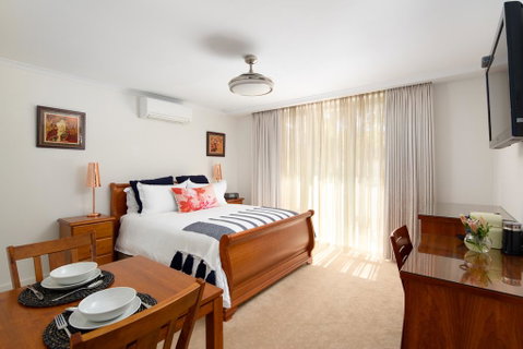 Luna Blu - Luxury B&B - Holiday Adelaide 0