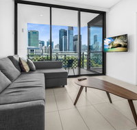 Luxe Apartment with Balcony and Pool Near Galleries - Holiday Adelaide