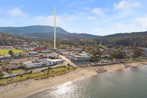 Luxurious Apartment, A Stones Throw From The Beach - Holiday Adelaide 0