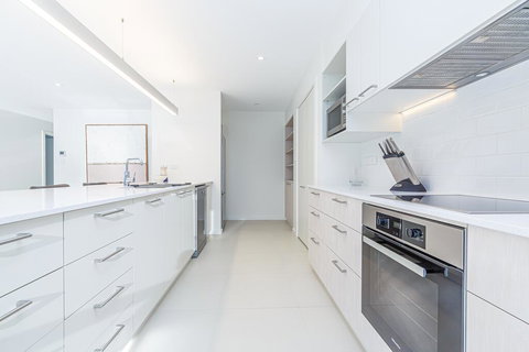 Luxurious Apartment, A Stones Throw From The Beach - Holiday Adelaide 1