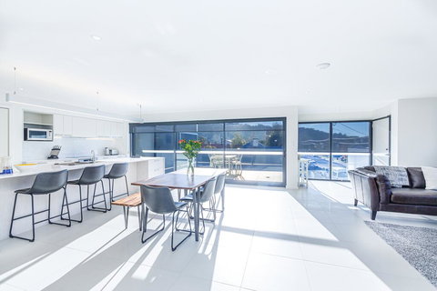 Luxurious Apartment, A Stones Throw From The Beach - Holiday Adelaide 2