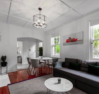 Luxurious Historic Home with Harbour Bridge Views - Holiday Adelaide