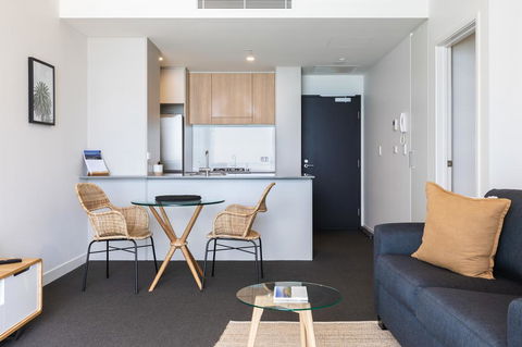 Luxury Beachfront Apartment In Newcastle - Holiday Adelaide 2