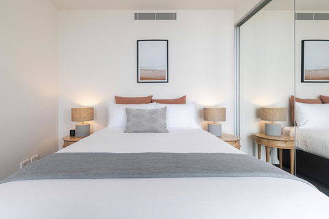 Luxury Beachfront Apartment In Newcastle - Holiday Adelaide 3