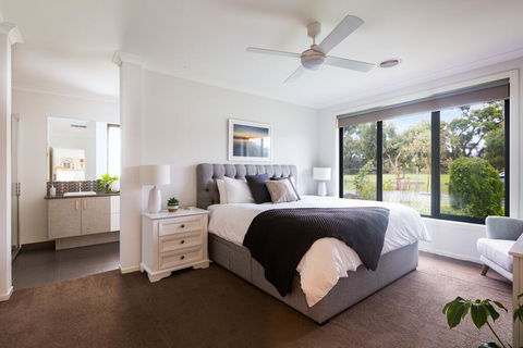 Luxury Escape In Ocean Grove - Holiday Adelaide 0