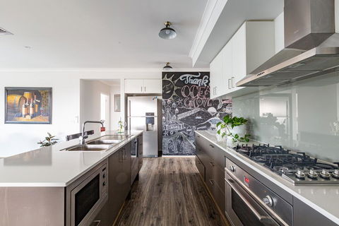 Luxury Escape In Ocean Grove - Holiday Adelaide 1