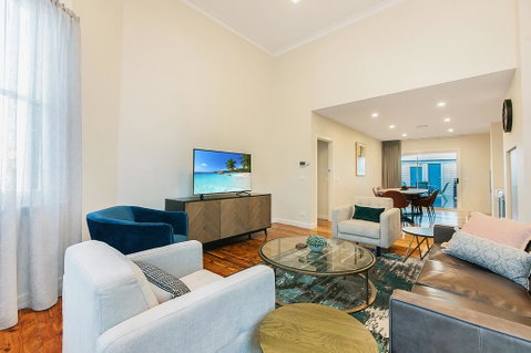 Luxury On The Esplanade - Holiday Adelaide 1