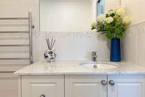 Luxury Storybook Manor Guest Suite - Holiday Adelaide 3