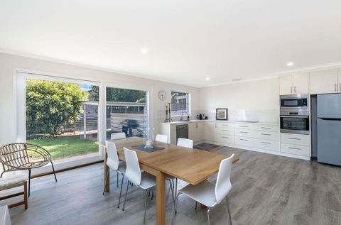 Lyons Cottage - A Quaint Whalers Cottage In Heart Of Port Fairy - Holiday Adelaide 0