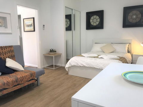 M207 Within The Free Transit Zone. Central Studio - Holiday Adelaide 0