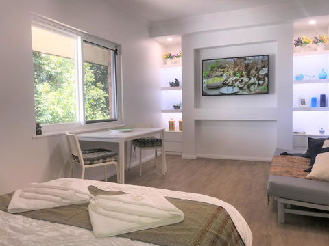 M207 Within The Free Transit Zone. Central Studio - Holiday Adelaide 3
