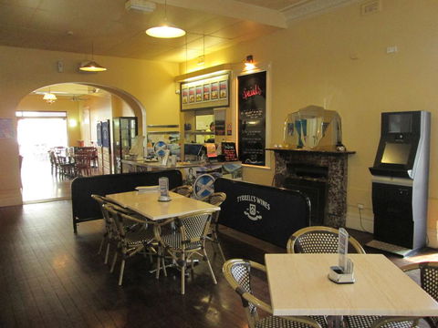 Maclean Hotel - Holiday Adelaide 2
