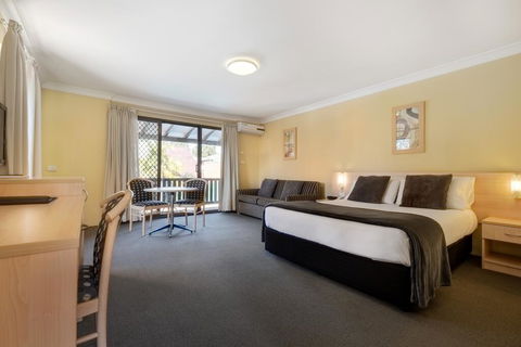 Maclin Lodge Motel - Holiday Adelaide 2