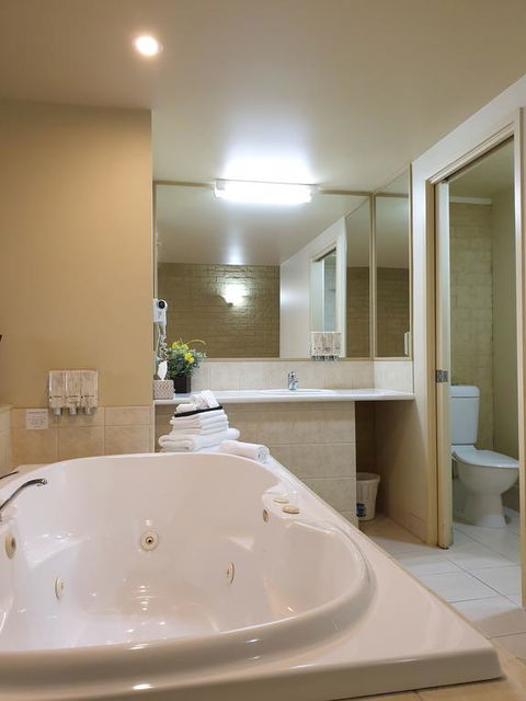 Madison Spa Motel - Adults Only - Holiday Adelaide 1