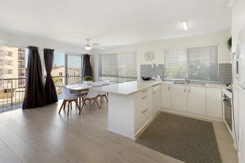MAINSAIL8- MOOLOOLABA BEACH - Holiday Adelaide 2