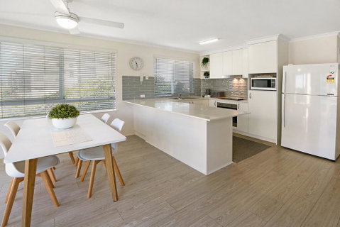 MAINSAIL8- MOOLOOLABA BEACH - Holiday Adelaide 0