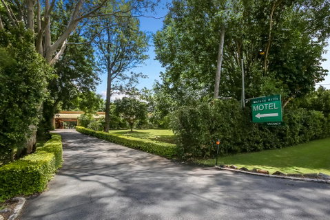 Maleny Hills Motel - Holiday Adelaide 0