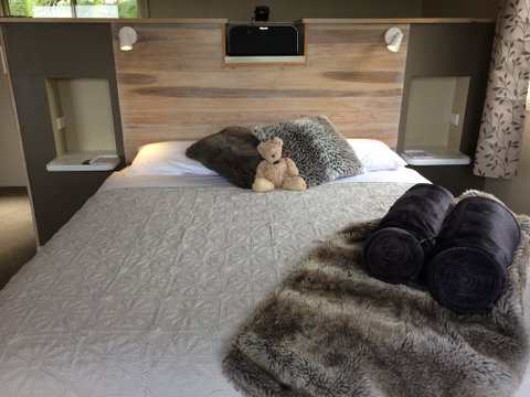 Maleny Luxury Cottages - Holiday Adelaide 0