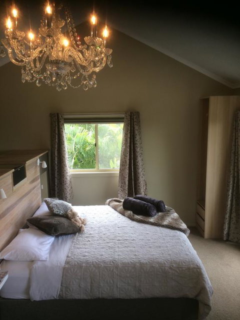 Maleny Luxury Cottages - Holiday Adelaide 3