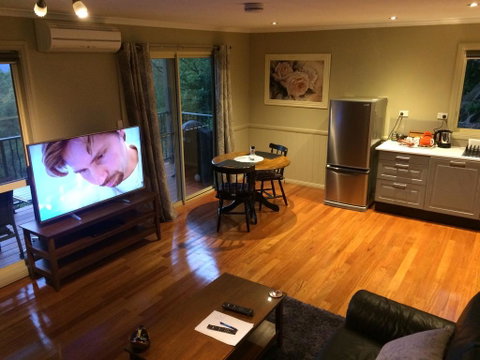 Maleny Luxury Cottages - Holiday Adelaide 2