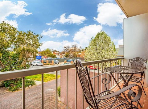 Mantra Pavilion Hotel Wagga - Holiday Adelaide 1
