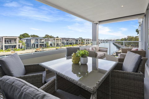 MARINA VIEW - Holiday Adelaide 1