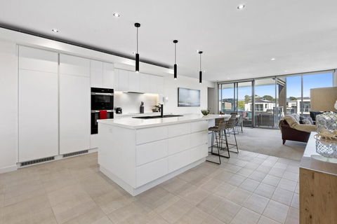 MARINA VIEW - Holiday Adelaide 0