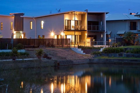Marina Views Townhouse - Holiday Adelaide 2