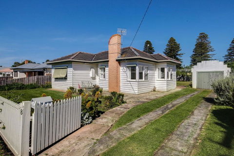Mary Grant - Holiday Adelaide 0