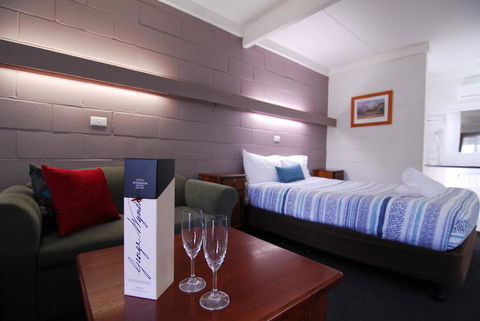 Mayfair Motel - Holiday Adelaide 1