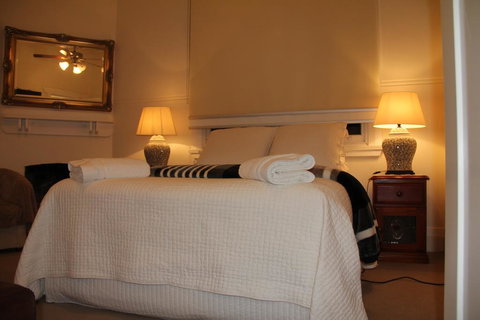 Mentor Chambers Apartment Bed & Breakfast - Holiday Adelaide 2