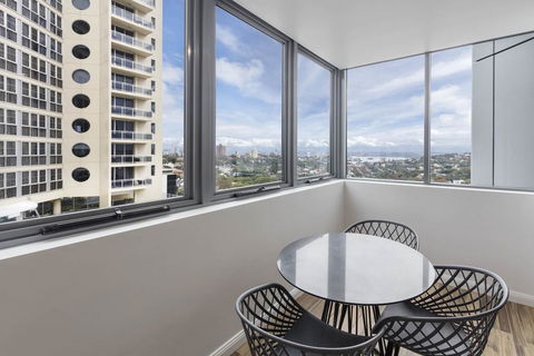 Meriton Suites Bondi Junction - Holiday Adelaide 3