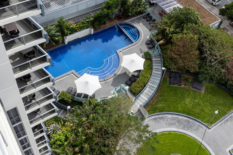 Meriton Suites Broadbeach - Holiday Adelaide 0