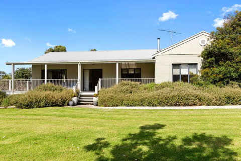 MERMAIDS ON MARENGO - Large Home With Wifi - Holiday Adelaide 1