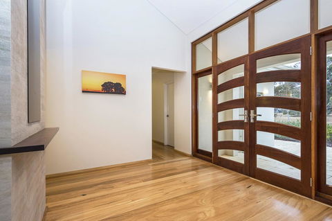 Metricup House - Elegant Country Retreat - Holiday Adelaide 3