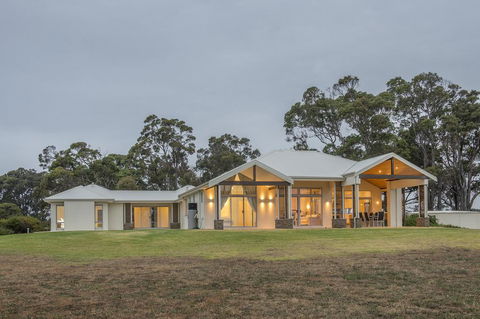 Metricup House - Elegant Country Retreat - Holiday Adelaide 1