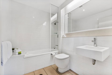 Metzo Noosa Resort - Holiday Adelaide 2