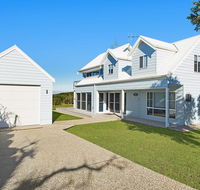 Middle Rock Beach House - Beach Front Lake Cathie - Holiday Adelaide