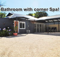 MODERN  LUXURIOUS WITH SPA BATH - Holiday Adelaide