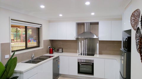 Modern 4-Bedroom House On Cunningham Near Singleton CBD Hunter Valley - Holiday Adelaide 2