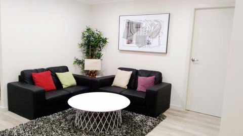 Modern 4-Bedroom House On Cunningham Near Singleton CBD Hunter Valley - Holiday Adelaide 1